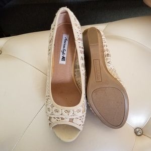 Size 8.5 American Eagle wedges